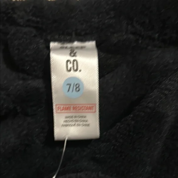 Soft, black kids bath robe and slippers set. New with tags by Sleep & Co Kids - Picture 5 of 6